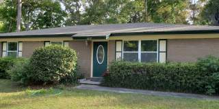 Spacious, quiet neighborhood Gallery 1