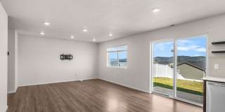 Beautiful 2022 Built Home With Views! Gallery 10