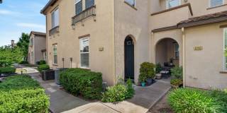 BEAUTIFUL 2 BEDROOM, 2 STORY CONDO!! Gallery 1