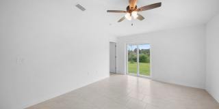 Modern 3 bedroom 2 bathroom single family home in Lehigh Acres Gallery 13
