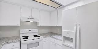 Modern Updated Tempe Townhome Near ASU & Downtown with Resort-Style Amenities Gallery 18