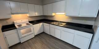 Two-Bed Downtown Apt with a View! Gallery 35