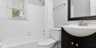 Adorable Two Bedroom Apartment Near Cotswold! Gallery 11