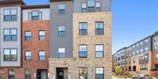 Luxurious 3 Bed 2.5 Bath Townhome In Beautiful Foster's Glen Gallery 1