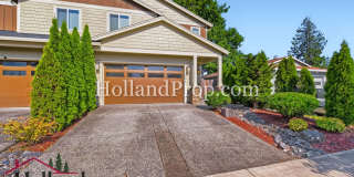 Beautiful 3-Bedroom Home with Fireplace, Modern Kitchen & Private Backyard in Hillsboro Gallery 1