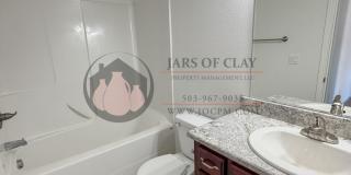 Modern West Salem Home: Central AC, 2-Car Garage & Washer/Dryer Gallery 5
