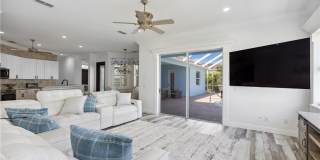 2202 Grove Drive Gallery 21