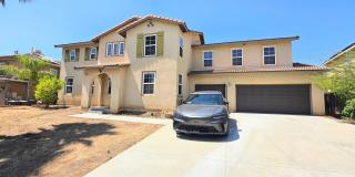 Gorgeous Home - Open Concept Floor plan Gallery 1