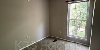 817 Pleasant St Gallery 22