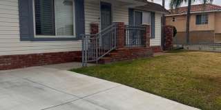 Beautiful 3 Bed / 2 Bath Home with Detached Bonus Space Gallery 1