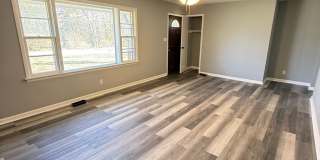 4 bedroom/1 bath/detached storage building Gallery 6