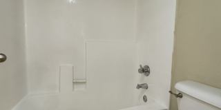MELROSE DISTRICT CONDO WITH HUGE MOVE-IN SPECIAL – HALF OFF FIRST & SECOND MONTH’S RENT! Gallery 32