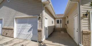 Spacious 2-Bedroom Townhome with Attached Garage in Brandon! Spacious 2-Bedroom Townhome with Attached Garage in Brandon! Gallery 5
