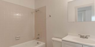 1911 SE 14th Street Gallery 17