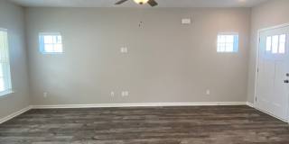 Like New Luxury Townhome! 3 BR, 2.5 BA, 2 Car Garage, Pool, Dog Park, and More! Gallery 12