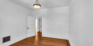 Castro/Eureka Valley: Top Floor Flat w/ in-unit W/D & Shared Yard Gallery 29