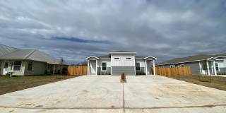 Luxury 3/2 Duplex in Seguin, Texas Gallery 1