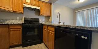 2 Bedroom Upstairs Condo with Bonus Room Near UNLV! Gallery 10