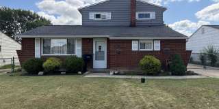 6475 Sandfield Drive Gallery 1
