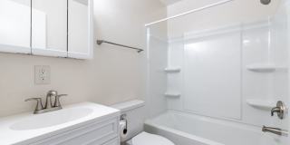 3 Bed/2 Bath Pet Friendly Bus Route. Parking. Gallery 10