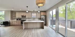 1817 North Arlington Place Gallery 18