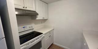 1 BR Condo in Greenbriar Walking Distance to U of M! Gallery 11