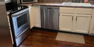 Knoxville 37919 - Rare opportunity to rent a historic European-style Condo with 2 bedrooms and 2 bathrooms - Contact Lisa Vineyard (865) 388-1818 Gallery 11