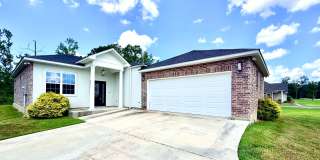 Spacious 3 Bedroom Home with Office on a Large Lot in Northwoods Gallery 4