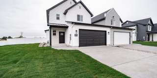 2078 47th Street Gallery 1