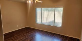 Charming 2 Bedroom Home with Den in Prime Location! Gallery 9