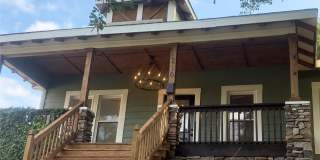 216 E Catawba Avenue Gallery 1