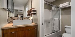 2215 Linwood St. Gallery 15