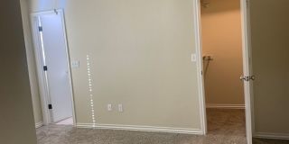 Remodeled 3 Bedroom near Moore Gallery 32