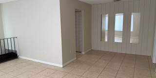 Spacious 2 bedroom/1 Bathroom End Unit Upstairs Condo. Gallery 8