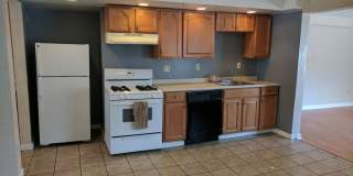 Renovated 4 bedroom House on the South Side Flats!! Gallery 6