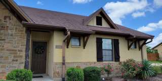 College Station - 3 bedrooms / 3 Baths Townhome in the Barracks! Gallery 3