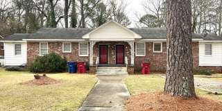 Cute, Convenient and Spacious Duplex Gallery 1