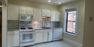 Charming 3 Bedroom-No Broker Fee Gallery 9