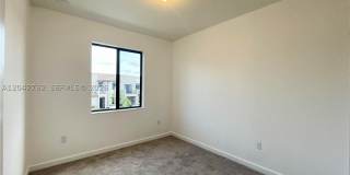 307 NE 208th Ter Gallery 5
