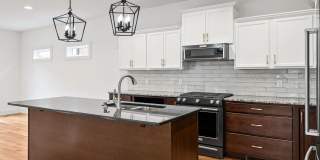 Modern Three Bedroom! Gallery 16