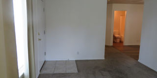 2112 S Longmont Ave Gallery 3