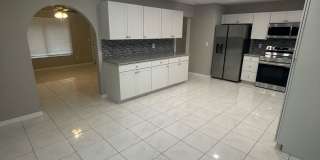 Annual Unfurnished Renovated Single-family Home near Mckibben Park! Gallery 8