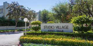 11818 Moorpark Street Gallery 1