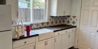 Charming 2 bed 1 bath near tower district Gallery 7
