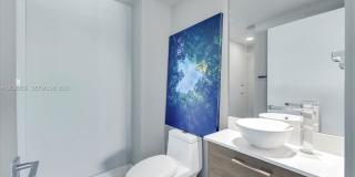 560 Northeast 32nd Street Gallery 25