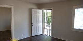 Cozy 2 Bed 1 Bath 728qft single family home in Oak Park Gallery 4
