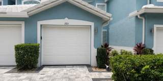Beautifully furnished 2-bedroom and den, 2-bath in Sterlling Oak Gallery 1