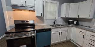 Comfortable 3-Bedroom Home with Private Upstairs Suite Gallery 5