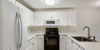 Beautiful 2-Bedroom Condo with a Garage! Gallery 8