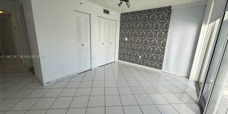 7832 Collins Ave Gallery 17